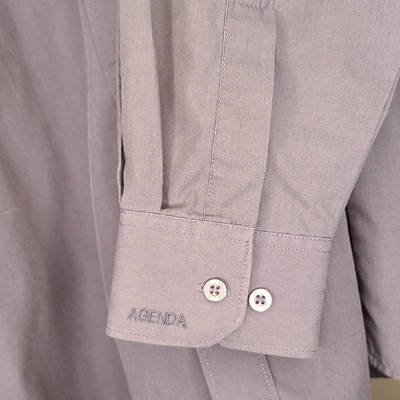 Agenda Button Up - Picture 4 of 4